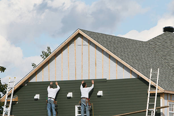 Professional Siding technician working in Lawrenceville, IL